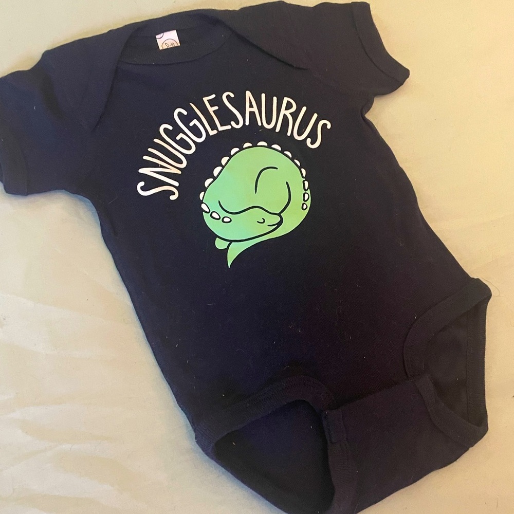 Rabbit Skins 6 Month Cute Dinosaur “Snugglesaurus” Baby Snap Onesie NWOT